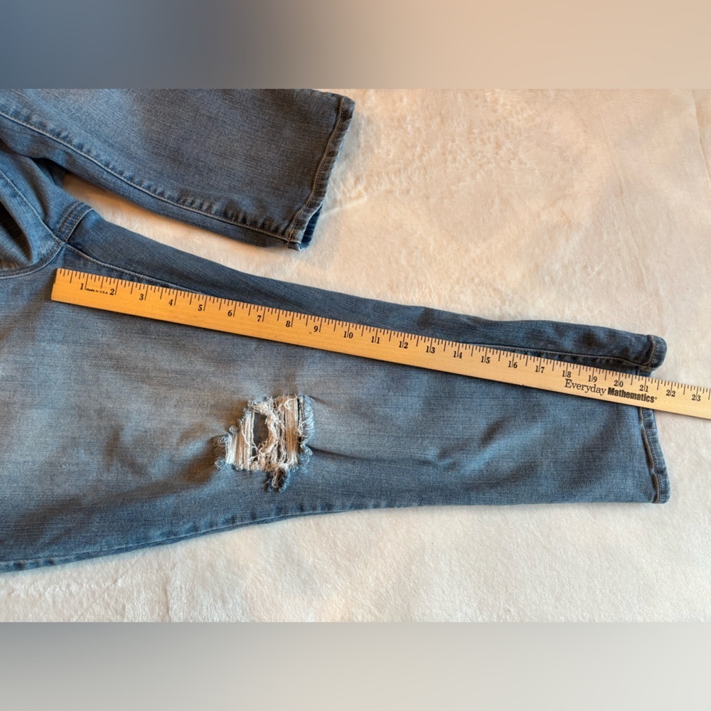 Torrid Jeans Sky High Skinny Crop Light Blue Cropped Distressed BoyfriendSize 18 - Picture 10 of 16